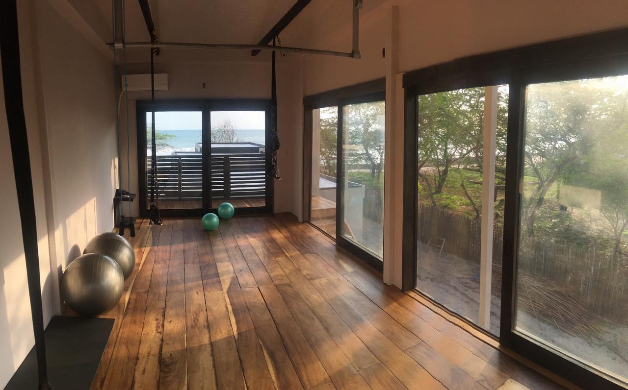 99 Surf Lodge El Limon
